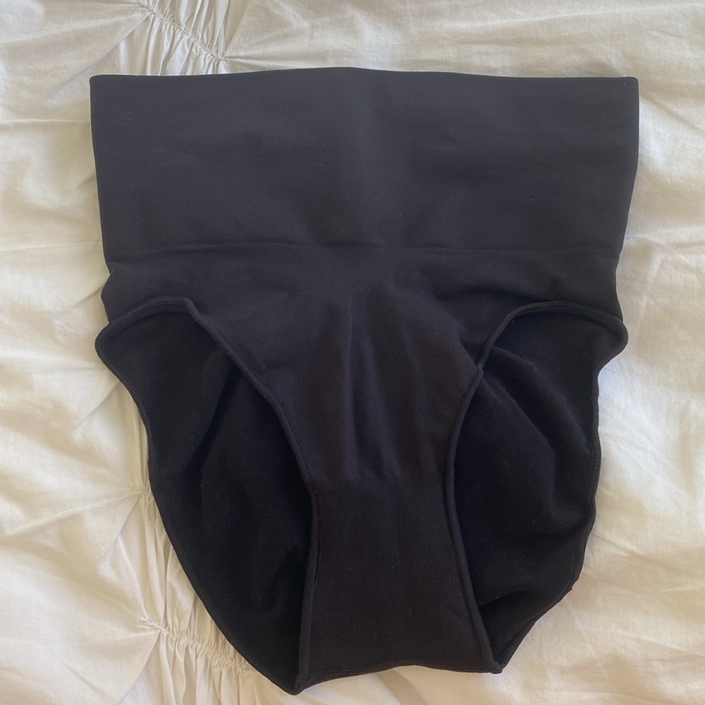 SKIMS sculpting seamless mid waist brief S/M NWOT - Picture 4 of 6